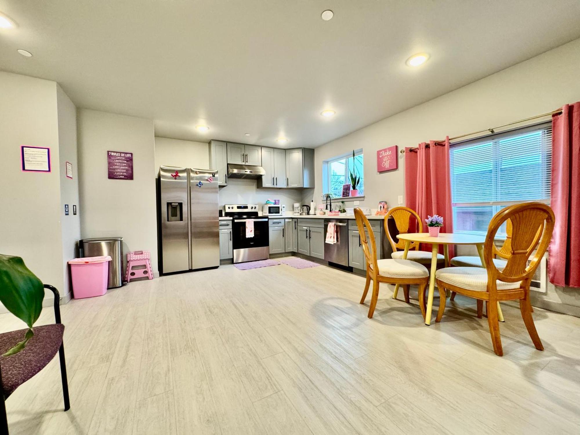 1 Bd Apt With 2 Extra Sofa Beds 13 Mins To Seatac Airport Сіетл Екстер'єр фото